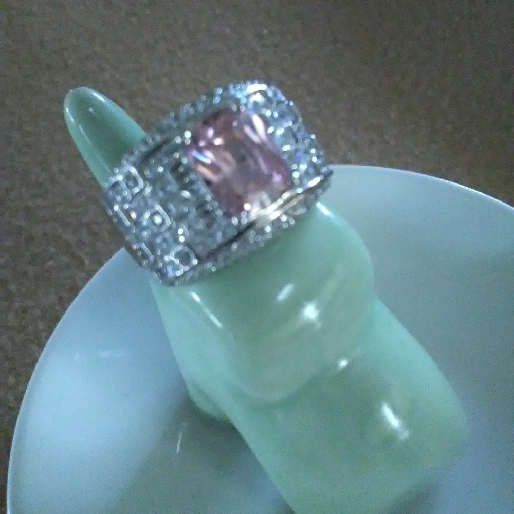 NWOT beautiful pink band ring